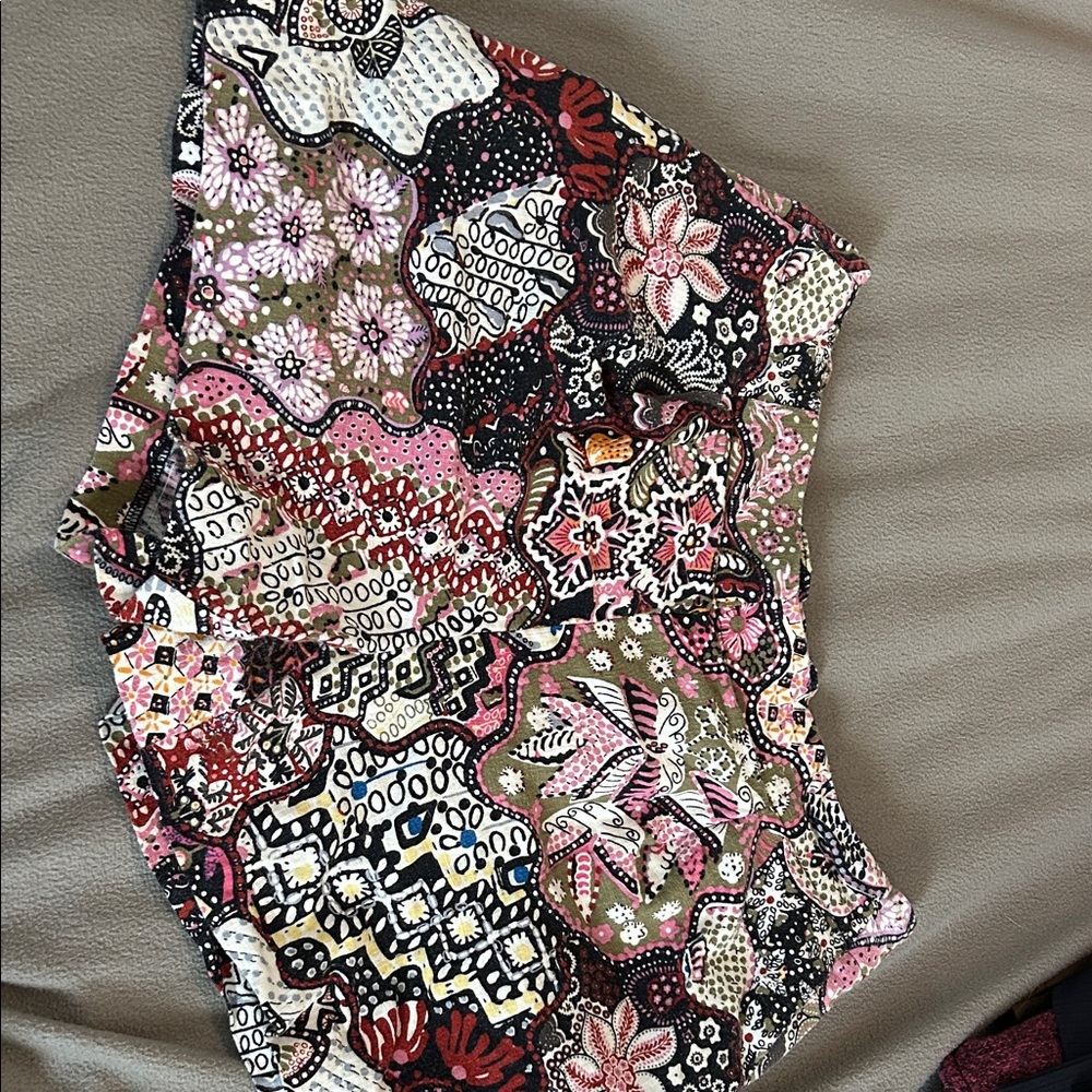 LOFT Multicolor Patterned shorts w/pockets